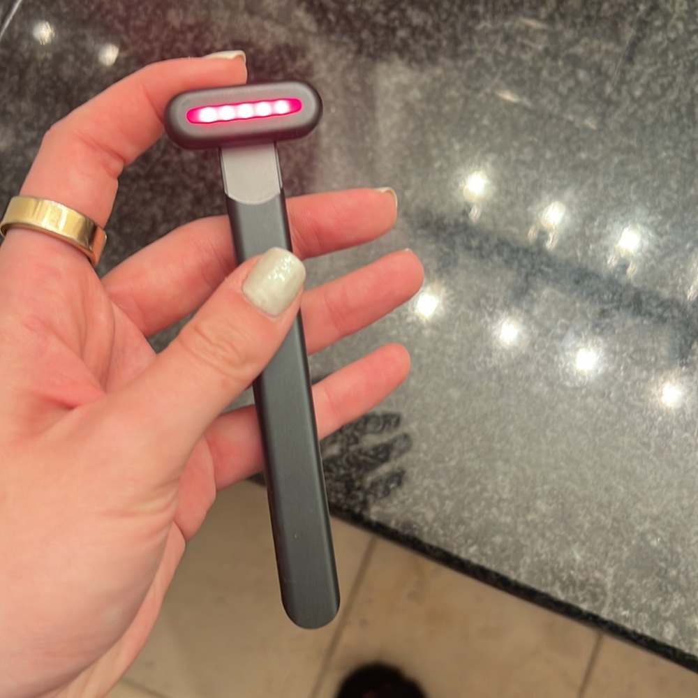 Solawave red light wand
